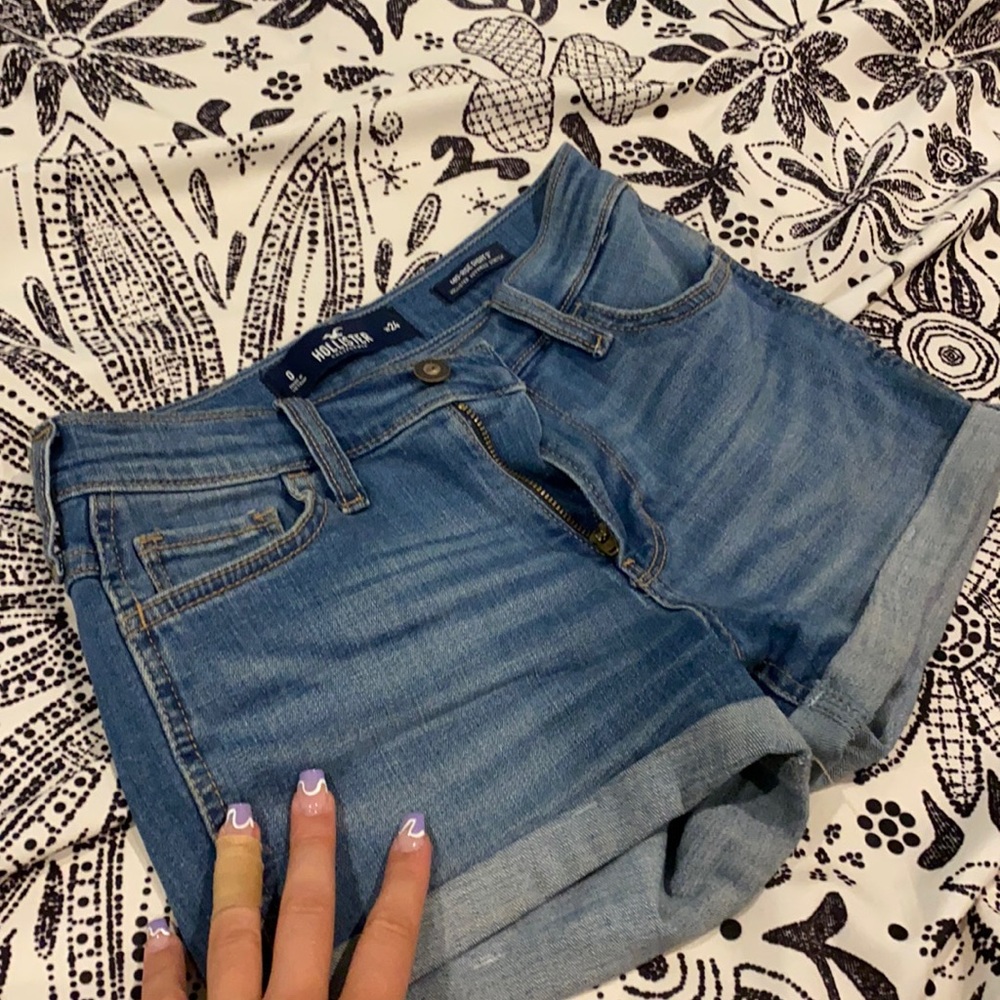 HOLLISTER SIZE 0 MID-RISE JEAN SHORTS